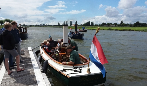 <p>Met de sloep eropuit</p>
