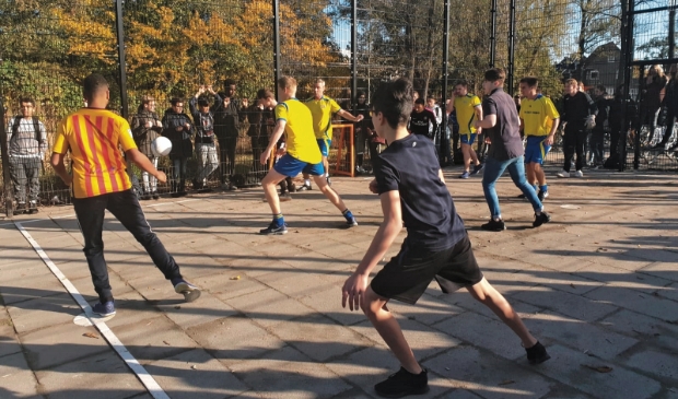 <p>Jongeren in de Pannakooi.</p>
