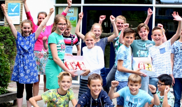 <p>Leerlingen van de Rehobothschool in Alphen worden verrast met taart, nadat zij de opbrengst van hun Tuinbouw Battle hebben gedoneerd aan Ethiopië.</p>