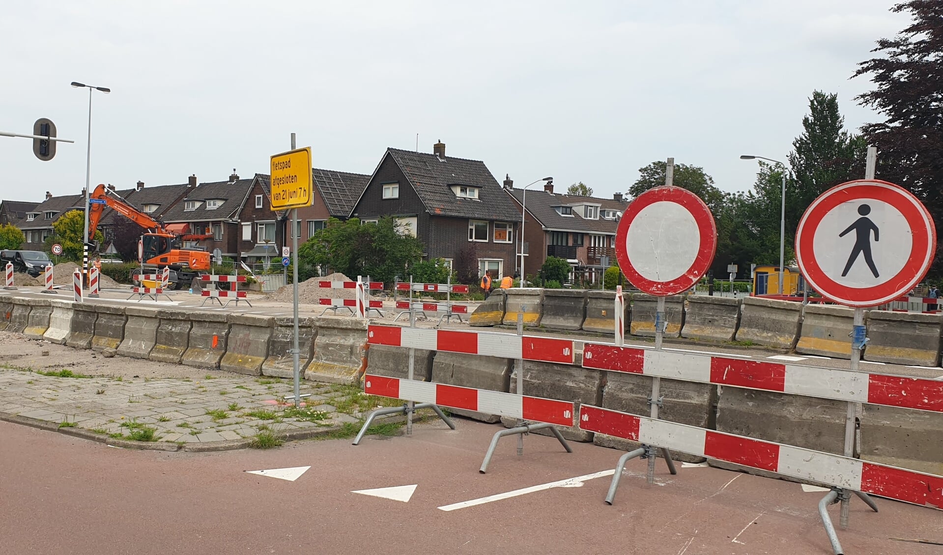 De kruising Provincialeweg - Leliestraat ligt nog tot eind deze maand op de schop. 