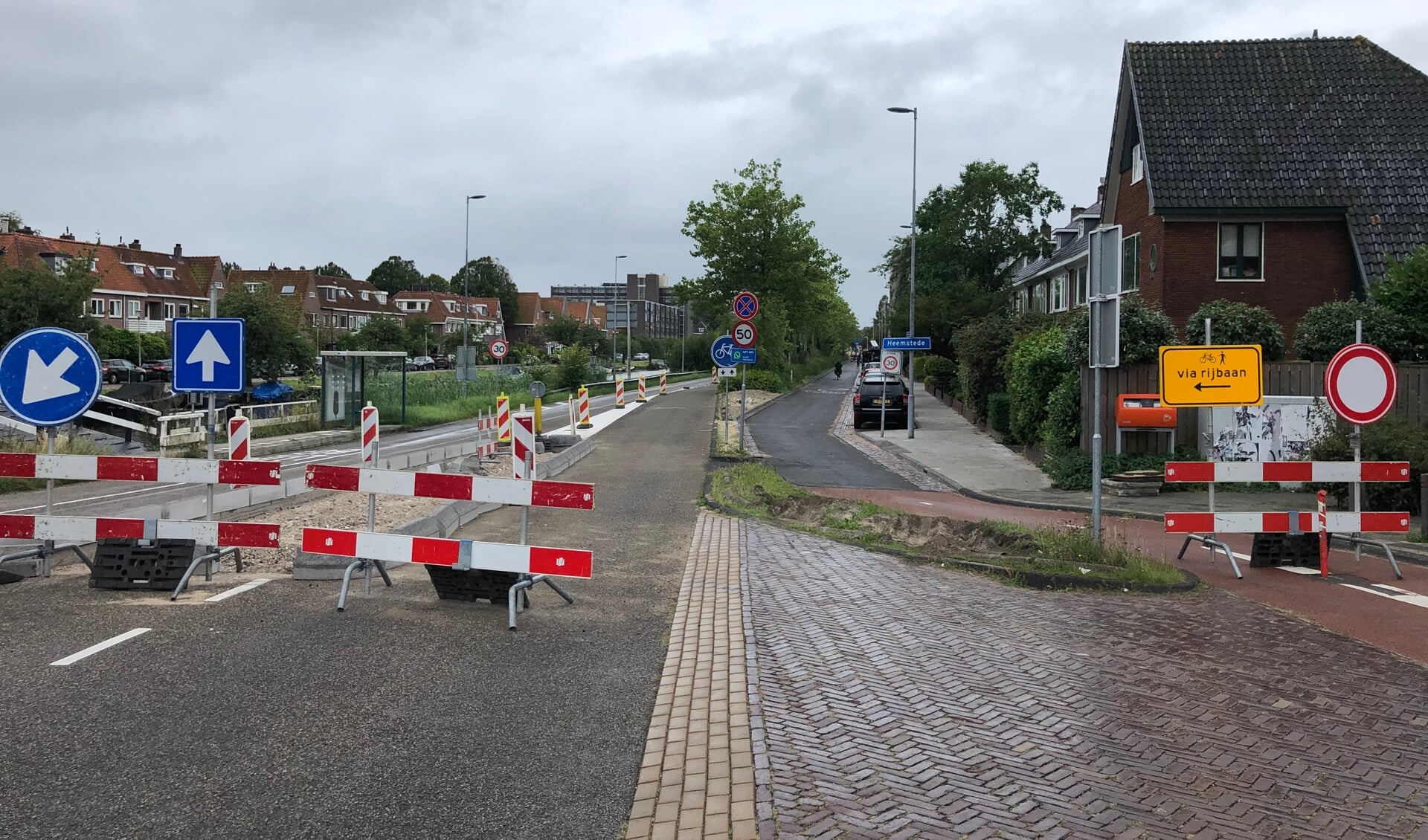 De afsluitingen hebben te maken met het project ‘Fietsverbinding Leidsevaartweg-Noord’.