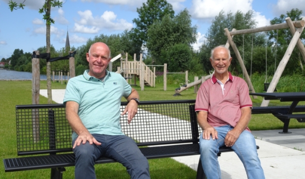 <p>Peter van Eijk en Jan van Tol: 'De realisatie van een eiland was een hele uitdaging'.</p>