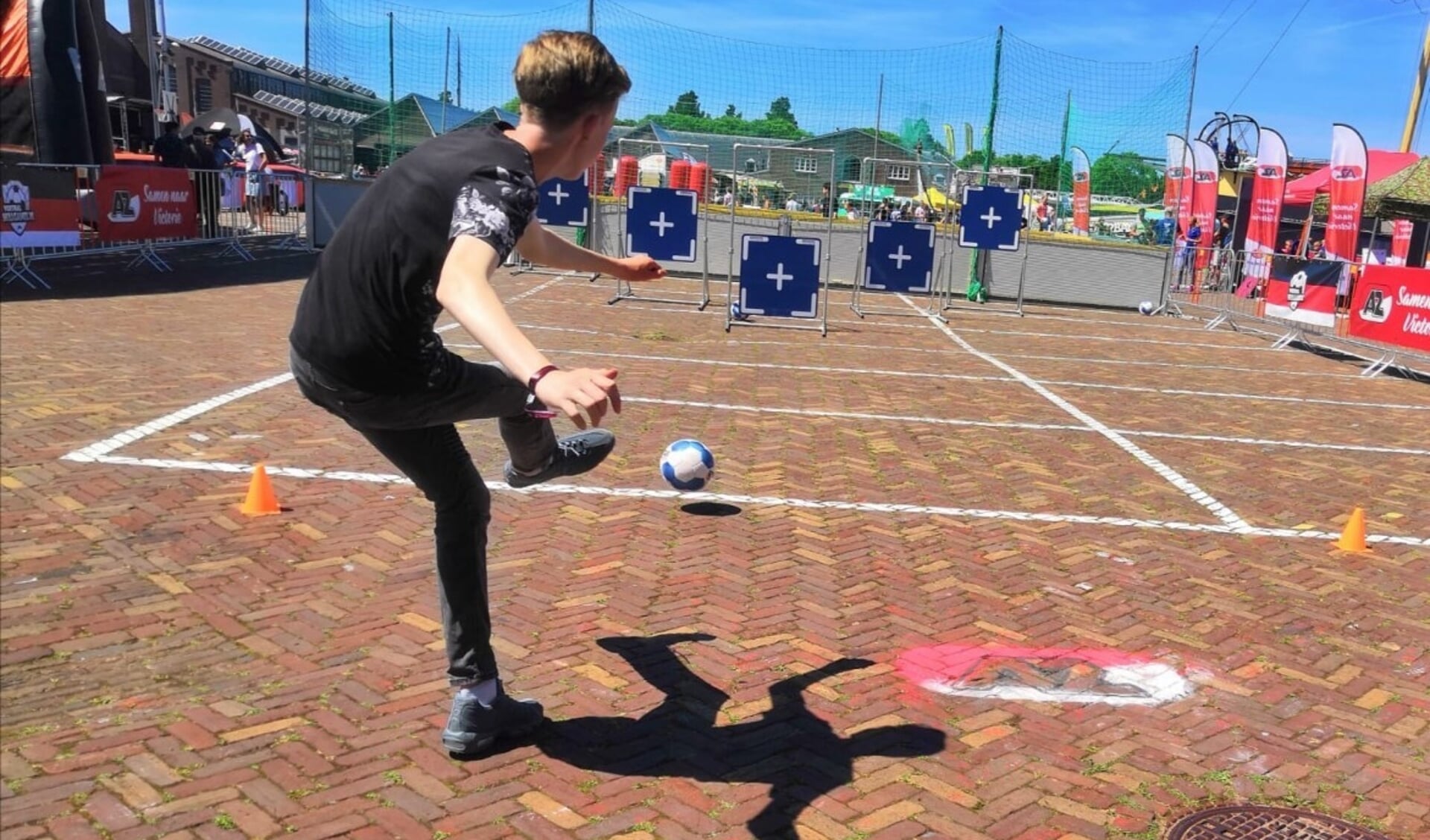 Je voetbalskills verbeteren kan uitstekend in gelijknamige clinic.