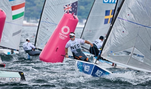 <p>Enhuizer zeiler Nicholas Heiner in actie tijdens Olympische Spelen in Tokio.</p>