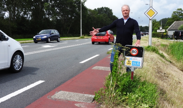 Roel Beems, pleitbezorger van een rotonde op N203, bij de plaats waar deze zou moeten komen.