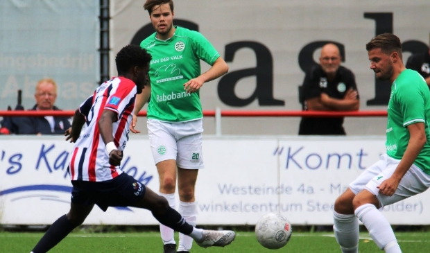 <p>Nadat hij in de afgelopen jaren bij RKC en NAC speelde is Darren Maatsen nu zonder club. Hij is neergestreken bij Excelsior M en krijgt in de oefenwedstrijden speelminuten. </p>