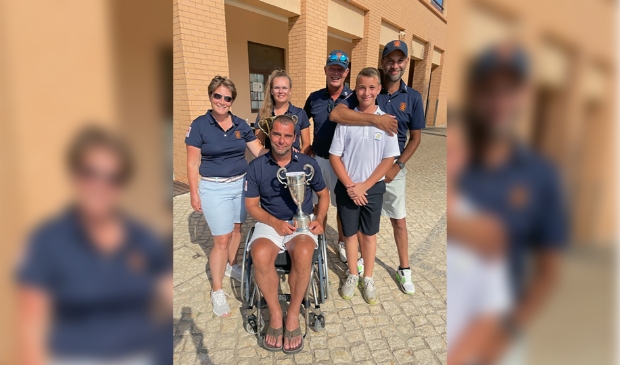 Oranje in Portugal, met de Europees kampioenen Richard Kluwen (voor) en Daphne van Houten (tweede van links).