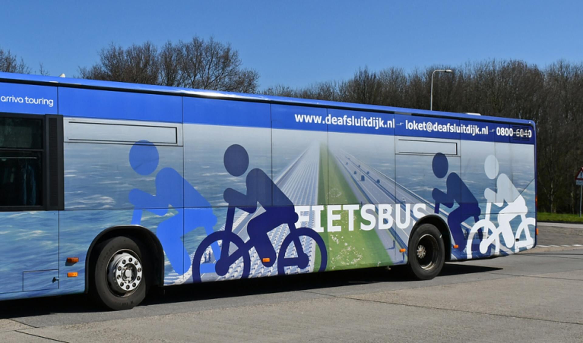 Met de gratis fietsbus over de Afsluitdijk. 
