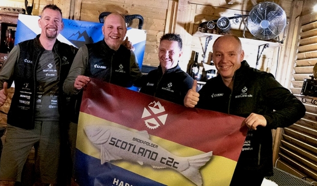 Olaf Hanno (rechts) en zijn makkers Cees-Jan, Gert en Mark moeten nu al voor de derde keer hun Schotse MTB-avontuur uitstellen.