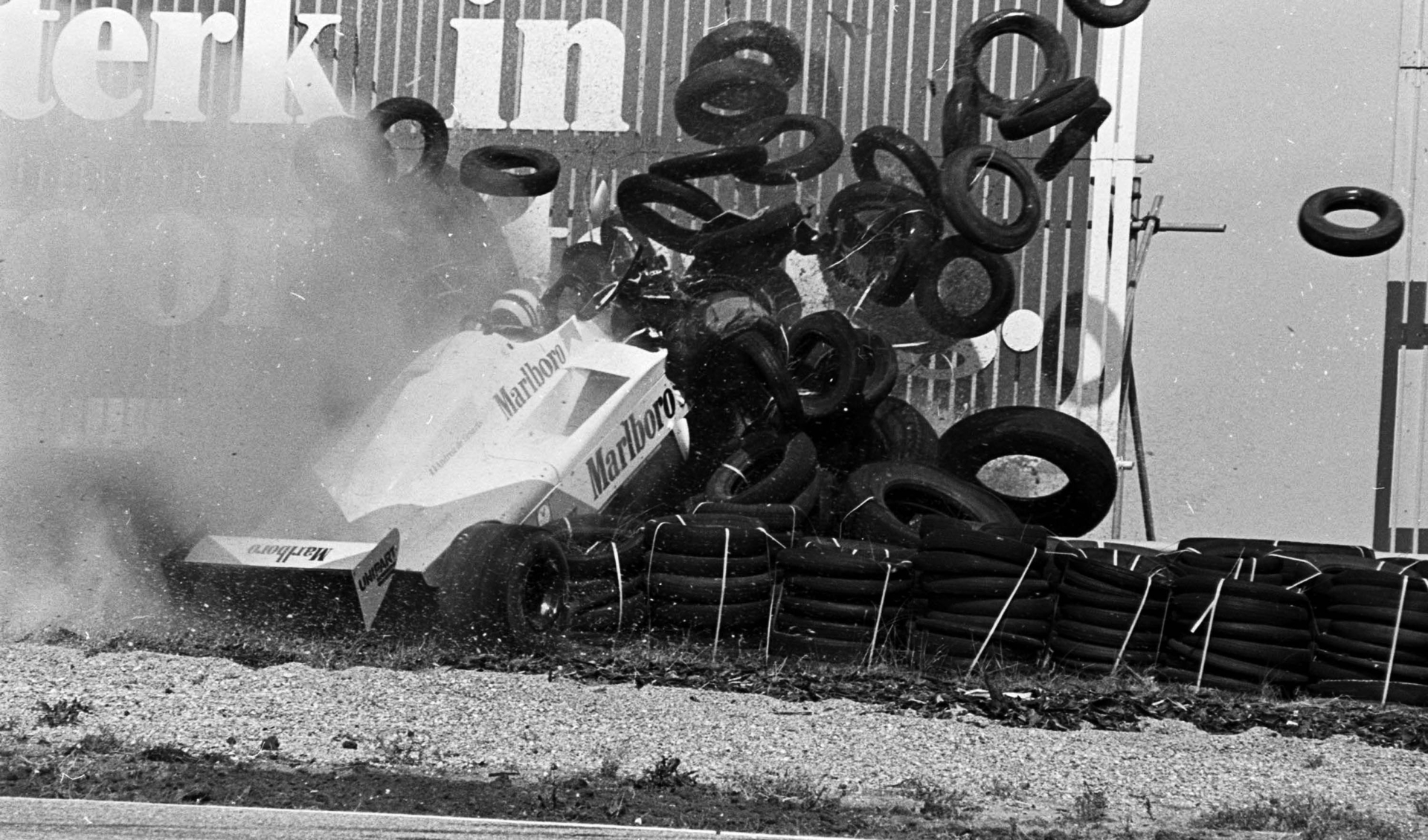 Formule 1 piloot Andrea de Cesaris had niet voor niets als bijnaam Andres de Crasharis. Deze keer was de Tarzanbocht in 1981 spelbreker voor de Italiaanse aspiraties van deze gladiator.