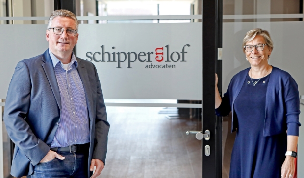 <p>Mathieu Schipper en Astrid Lof bleken moeiteloos door één deur te kunnen. Dat was de reden om samen een advocatenkantoor te beginnen.</p>