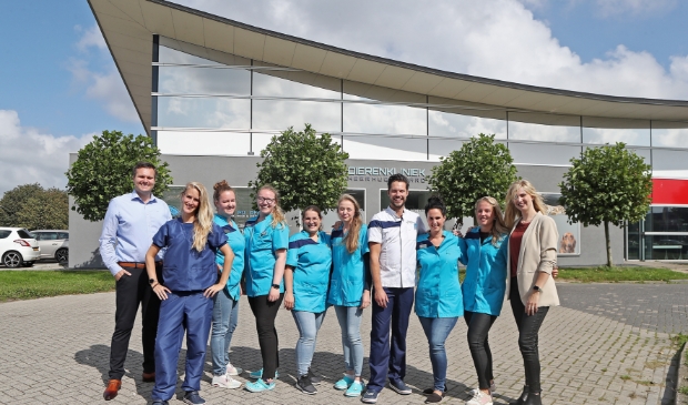 <p>Het team van Dierenkliniek Heerhugowaard.</p>