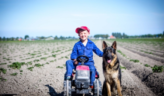 <p>Boertje Bram neemt je mee door het Beemster land.</p>