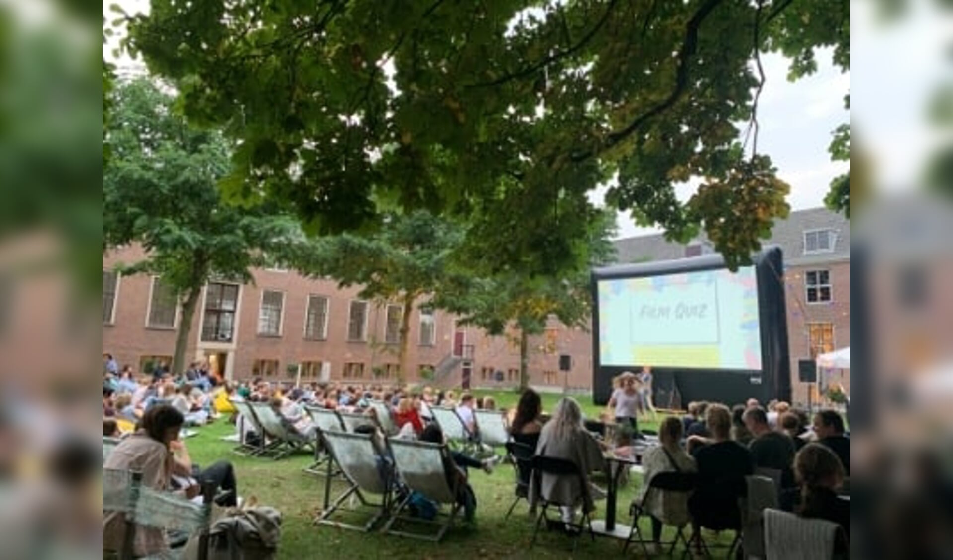 Een eerdere editie van de openluchtbioscoop in de binnentuin van de Hermitage.