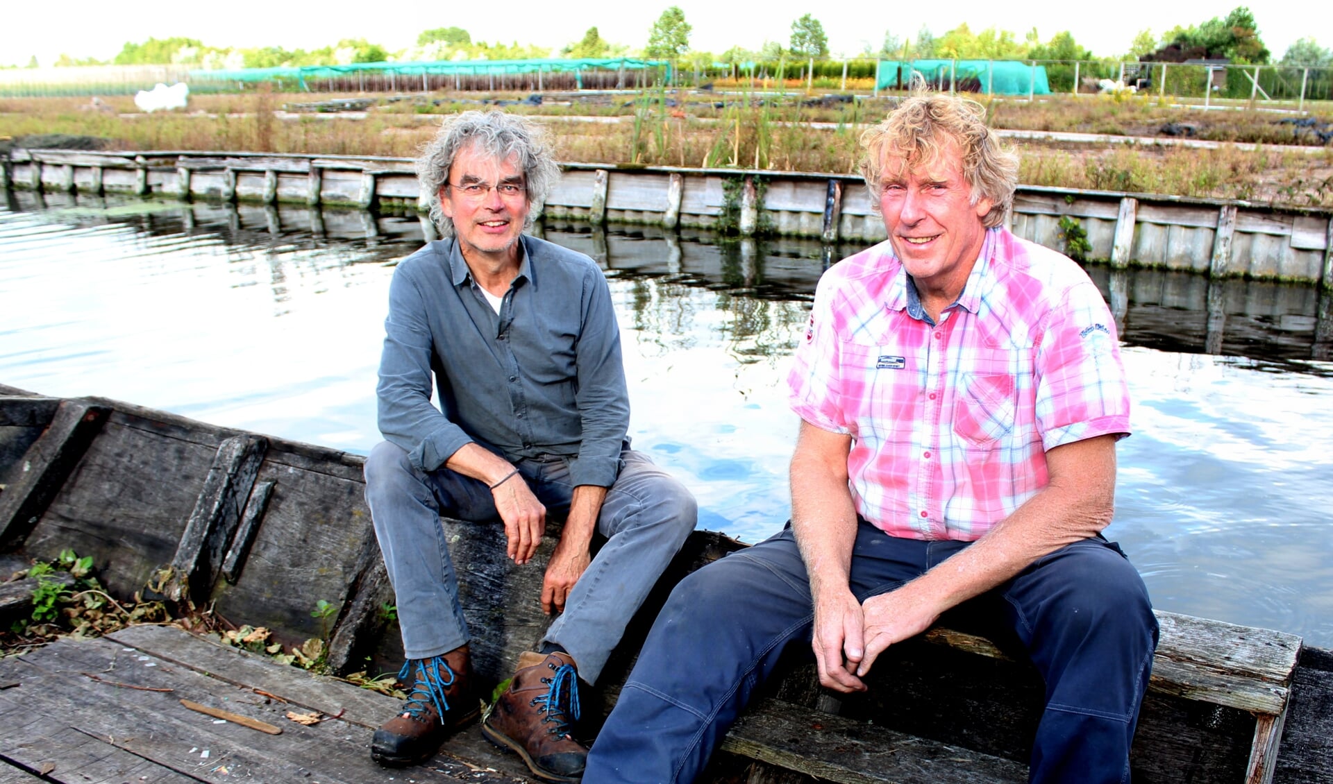 Fred Booy (links) en William van Wijngaarden in een oude schouw, op de locatie van het toekomstige Schouwenerf in Boskoop.