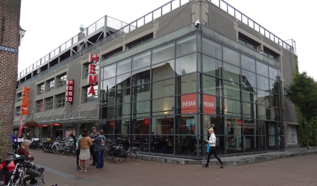 <p>De Hema verhuist naar de locatie waar nu nog C&A zit. </p>
