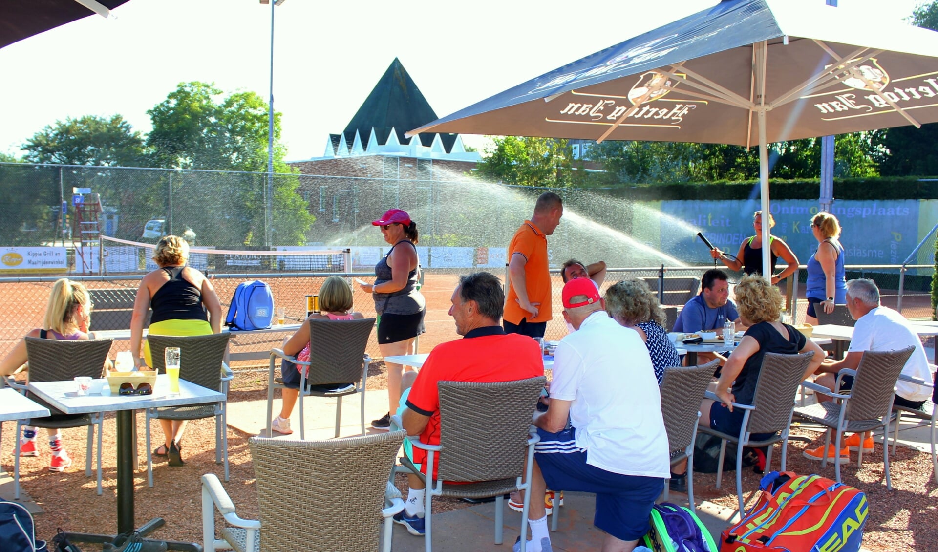 Het tennistoernooi voor singles, afgelopen zaterdag in Boskoop, trok belangstellenden uit de hele regio.