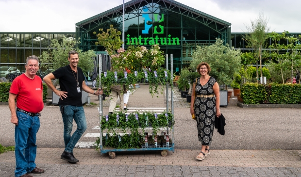 <p>Clemens Löwensteijn, Gertjan Waterhout en Martienke Oosterbaan van Present Purmerend. </p>