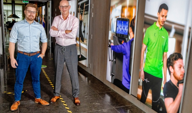 <p>Job Jacobs en manager Peter Bolt: "We kunnen de binnensportwereld nu werkelijk alles aanbieden."</p>