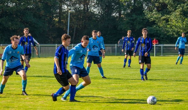 <p>Ook na rust domineerde Vitesse en binnen een kwartier werd de achterstand omgebogen in een 1-2 voorsprong. </p>