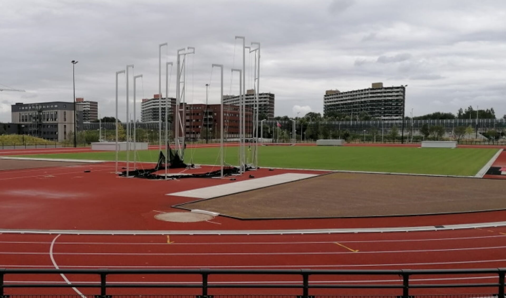 De atletiekbaan in Elzenhagen Zuid.