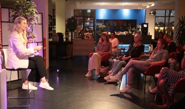 Het aantal deelnemers was vanwege corona beperkt, maar dat maakte de avond niet minder geslaagd. (Foto: Jan van Es)