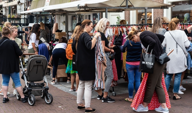 <p>Heerlijk op koopjesjacht op de Lappendag.</p>