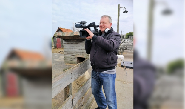 <p>Als vrijwilliger bij een erkend leerbedrijf leren filmen waarbij je werk op de lokale tv te zien is gaat verdwijnen. ZaanTV stopt tot verdriet van ouderenorganisaties. </p>