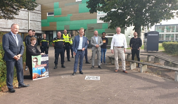 <p>Burgemeesters, politie en jongeren.</p>