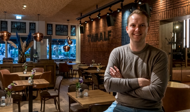 <p>Sven Tishauser in zijn fraaie restaurant. </p>