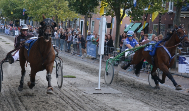 <p>De finale tussen Archange de Jiel (l) en Ronny Brandt.</p>