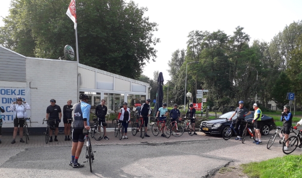 <p>Hoe kun je het beste schakelen en fietsen in een groep? </p>