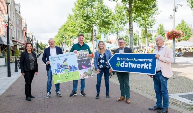 <p>Op de foto v.l.n.r. wethouder Eveline Tijmstra, Bart Kuipers (PurmerValley), Arwin Versteyne (Brasa), Astrid Francis (Beemster Valery) en wethouders Mario Hegger en Jos Dings </p>