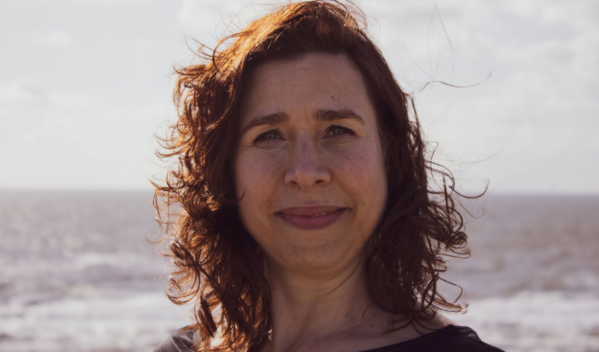 Cathelijn Groot (1981) is stadssociologe en werkt als beleidsadviseur bij de federatie van woningcorporaties in Amsterdam. Kanzen is haar eerste verhalenbundel. Cathelijn woont in Castricum.