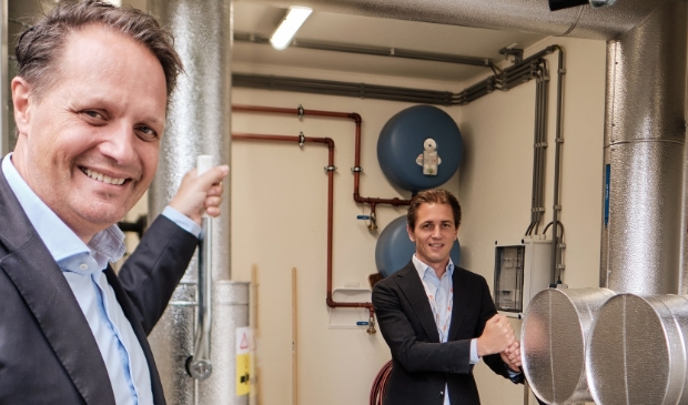 <p>Arjan ten Elshof (dir. HVC) en Jurgen Sernee (RvB Noordwest).</p>