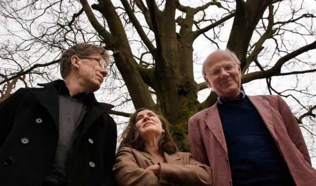 <p class="ONDERSCHRIFT" pstyle="ONDERSCHRIFT">Op uitnodiging van De Culturele Salon geven Toon Tellegen (voordracht), Corrie van Binsbergen (gitaar) en Albert van Veenendaal (vleugel) zondag 3 oktober 15.00 uur in de Witte Kerk in Heiloo een literair concert </p>