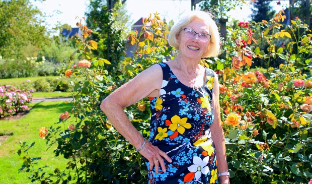 <p>Nel van Kregten-Dorrepaal (84) heeft het veel te druk voor de geraniums. Ze is coördinator bij KWF en bij de kerk, zit in een accordeon-duo en schreef een boek. </p>