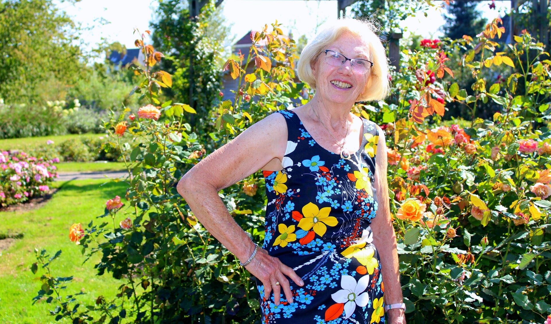 Nel van Kregten-Dorrepaal (84) heeft het veel te druk voor de geraniums. Ze is coördinator bij KWF en bij de kerk, zit in een accordeon-duo en schreef een boek.  
