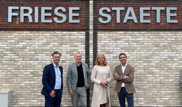<p>Wethouder Vincent Tuijp, Fred de Boer (De Vooruitgang), Monique Cremers (De Zorgcirkel) en Stefan van Schaik (Wooncompagnie).</p>