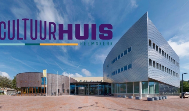 <p>Cultuurhuis (links) in Heemskerk. Rechts staat het gemeentehuis.</p>