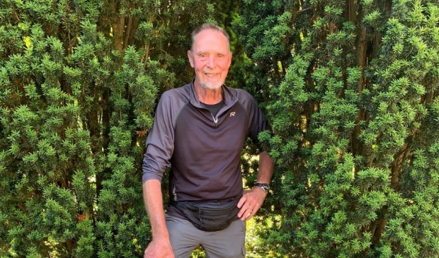 <p>Nico de Graaf wandelt 2600 kilometer voor zijn overleden vrouw Anneke.</p>