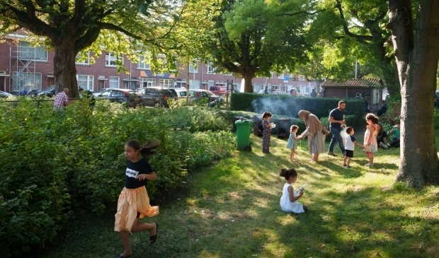 <p>Aan de Groenteweg is op de plek van de voormalige schooltuin een buurttuin ontstaan waarin bewoners elkaar kunnen ontmoeten.</p>