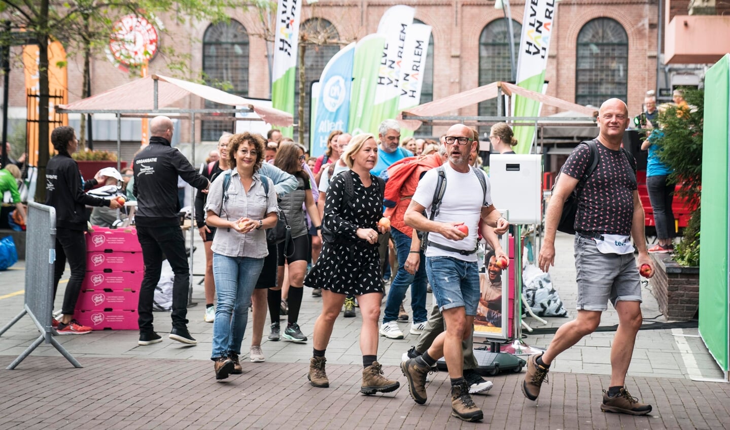 Enthousiaste Haarlemmers bij tweede editie Halve van Haarlem Walk.
