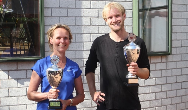 <p> Kampioenen Joke Stieltjes DE6 en Marc Kemner HE5.</p>