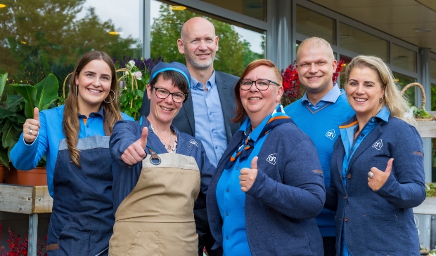 <p pstyle="PLAT">Vertrouwd winkelteam in nieuwe Albert Heijn Edam.</p>