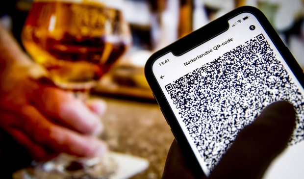 <p>Onbezorgd proosten met een QR-code of negatieve coronatest.</p>