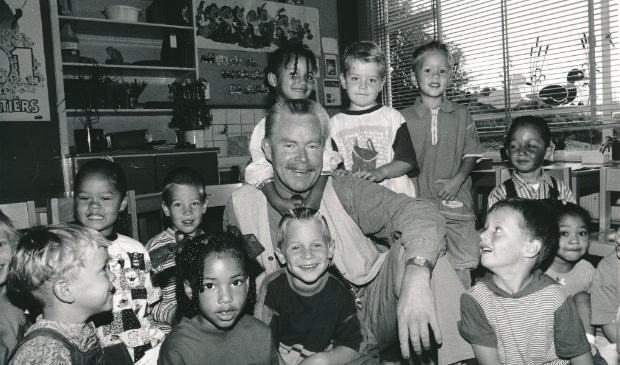 <p>Bert Heuvelman met klas Fonteinschool.</p>