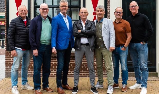 <p>Zeven van de negen bestuursleden. Van links naar rechts: Bart Kuipers, Hans van Gelder, Henk Bart, Jeroen Riemeijer, Co Boots, Richard van Alphen en Bart Tishauser. </p>