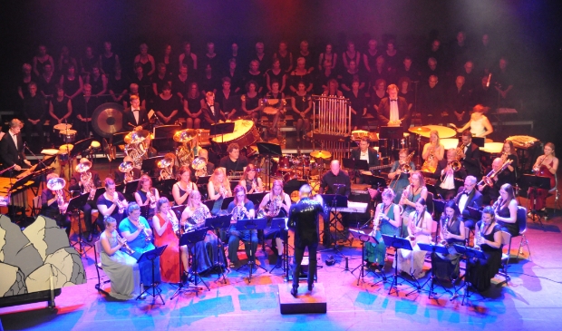 <p>Muziekvereniging Wieringerwaard in actie tijdens een jubileumconcert.</p>