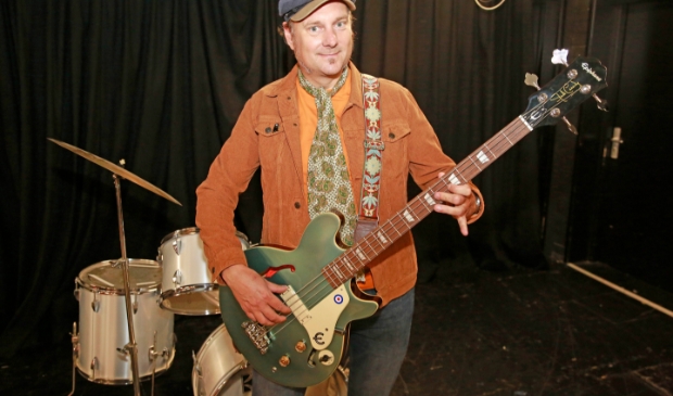 <p>Chris was bassist bij bands als The La La Lies en Boilersuit waarmee hij op diverse podia in Nederland heeft gestaan.</p>